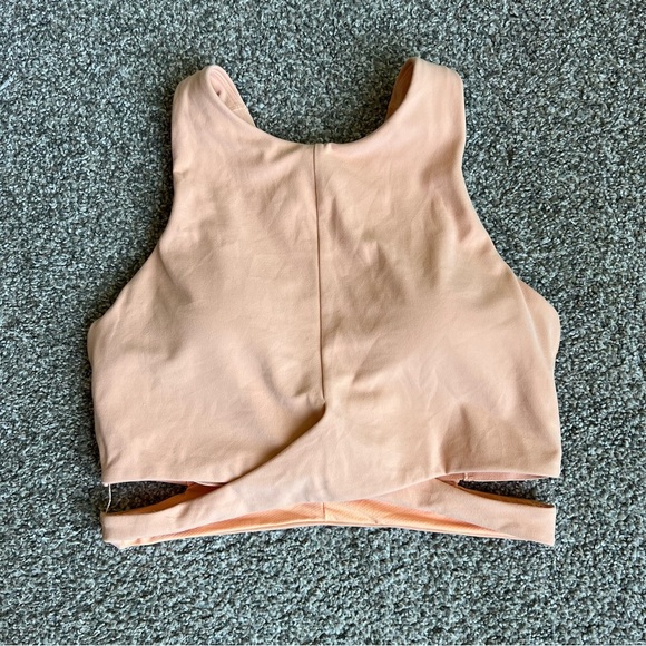 Athleta Peach Conscious Cut Out Crop Top Yoga Sports Bra, Size Medium - Picture 3 of 9